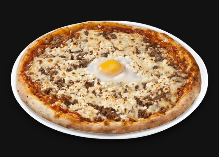 Tomato, cheese, spicy beef, onions, oregano, egg.